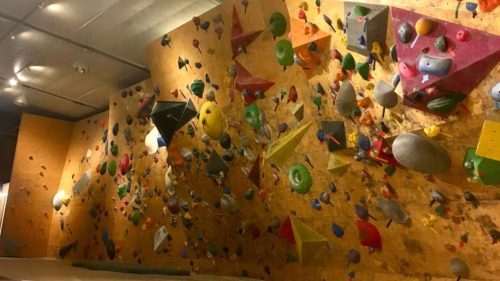 埼玉県のクライミング施設「ボルダリングサイト B3（ビースリー） 春日部」